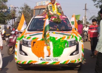मुकुटबन येथे सेवानिवृत्त सैनिकाचे गावकऱ्यांनी केले जंगी स्वागत