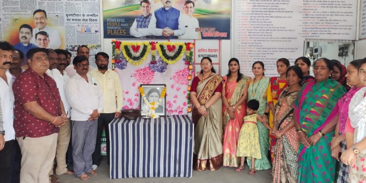 घुग्घुस येथील आ.सुधीर मुनगंटीवार सेवा केंद्रात रमाई जयंती साजरी