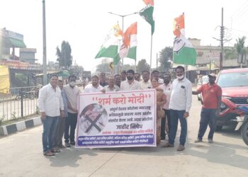 पंतप्रधान मोदींच्या निषेधार्थ गोंडपिपरी तालुका काँग्रेसची निदर्शने
