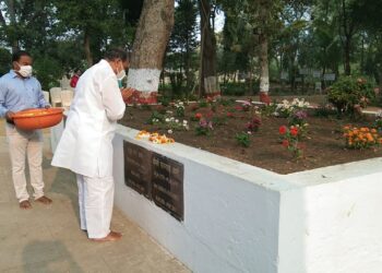 मानवतेचा अमूल्य संदेश देणाऱ्या महान समाजसेवक श्रद्देय बाबा आमटे यांचा स्मृतिदिन कार्यक्रम आनंदवनात
