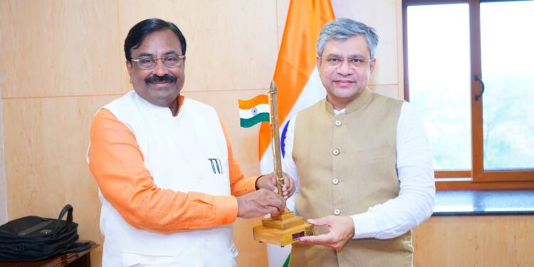 बल्लारपूरहून मुंबई, पुणे साठी रेल्वे सुरू करण्याची आ. सुधीर मुनगंटीवार यांची मागणी