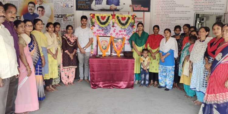 आ.सुधीर मुनगंटीवार सेवा केंद्रातर्फे गाडगे महाराज जयंती साजरी