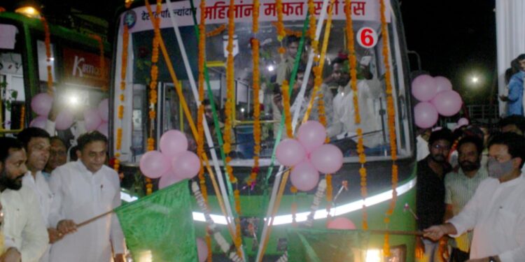 लातूर महानगरपालिका महिलांसाठी मोफत बस सेवा पुरविणारी देशातली पहिली महापालिका ठरली ; लातूर सर्व आघाड्यावर पुढे राहिल असे, प्रयत्न करु या – पालकमंत्री अमित देशमुख