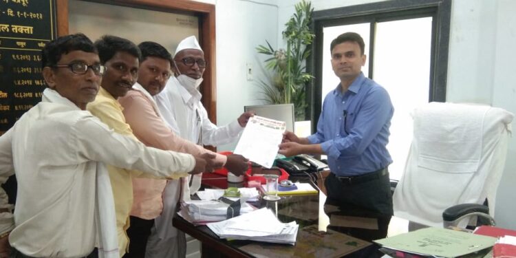 वन्यप्राण्यांमुळे पिक नुकसानीच्या प्रकरणात शेतनकाशा व पिक नुकसानीचे छायाचित्र जिपिएस द्वारे मागविण्याची अट रद्द करा