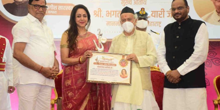 राज्यपाल भगत सिंह कोश्यारी यांच्या हस्ते ‘वाग्धारा सन्मान’ प्रदान