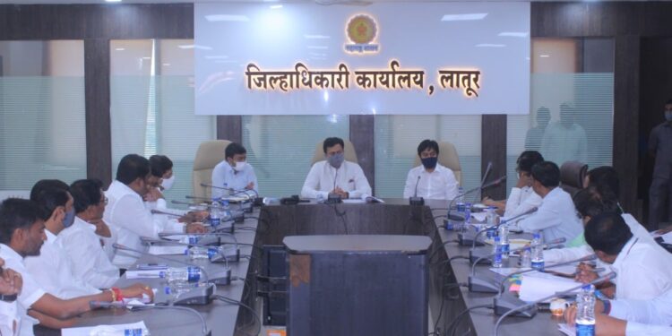 लातूर जिल्ह्यातील संपूर्ण उसाचे गाळप येत्या मे-2022 अखेर होईल या दृष्टीने नियोजन करावे -पालकमंत्री अमित देशमुख