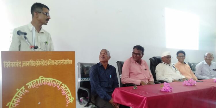 विवेकानंद महाविद्यालयात संगणक हाताळणी कौशल्य या विषयावर मार्गदर्शन