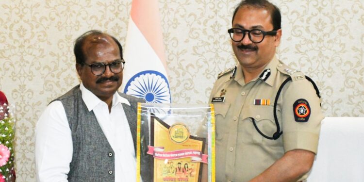 नागपूरचे पोलिस आयुक्त अमितेशकुमार यांना कोविड योध्दा पुरस्कार प्रदान