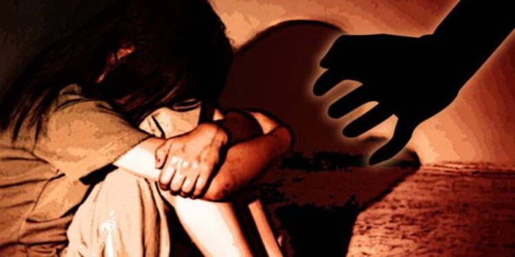 अल्पवयीन मुलीवर 80 जणांकडून तब्बल 8 महिने बलात्कार