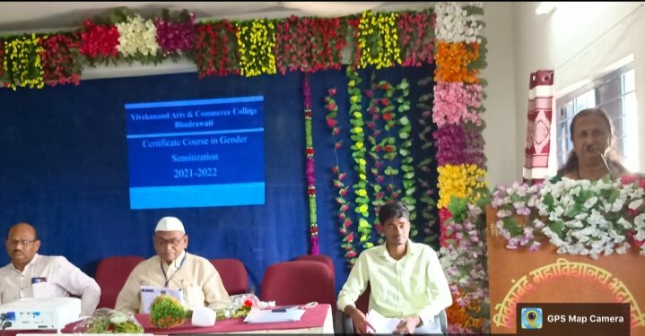 विवेकानंद महाविद्यालयात प्रमाणपत्र वितरण