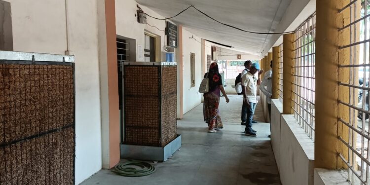 कळस लेटलतिफीचा; कार्यालयीन वेळ लोटूनही कार्यालय बंद