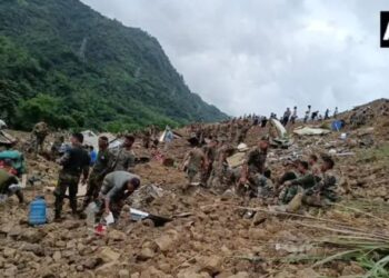 भुस्खलनात लष्कराचा तळ उध्वस्त; १३  जवानांचा मृत्यू, अनेक जण  मातीच्या ढीगाऱ्या खाली