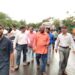 पुरात अडकलेल्या ट्रक चालक व वाहकांना मसालाभातचे वाटप.
