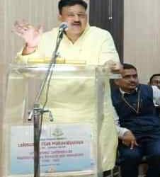 रोजगार मागणारे नाही तर रोजगार देणारे युवक बना