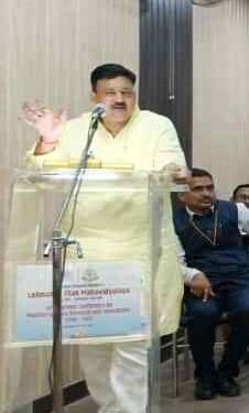 रोजगार मागणारे नाही तर रोजगार देणारे युवक बना