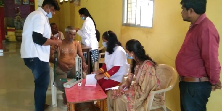 पिर्ली येथे मोफत रोगनिदान शिबिर व औषध वाटप