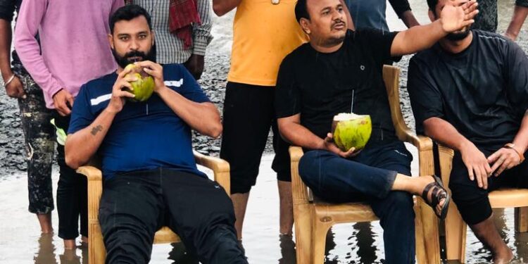घुग्घुस येथे युवकांनी घेतला गोवा पर्यटनाच आनंद !