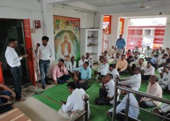 शेतकऱ्याच्या डोळ्यातूनही बरसल्या धारा