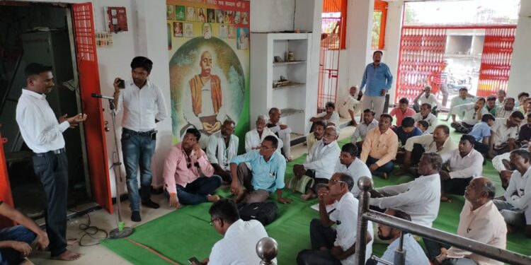 शेतकऱ्याच्या डोळ्यातूनही बरसल्या धारा