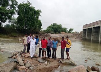 रपट्याअभावी शंभर शेतकऱ्यांची शेती संकटात