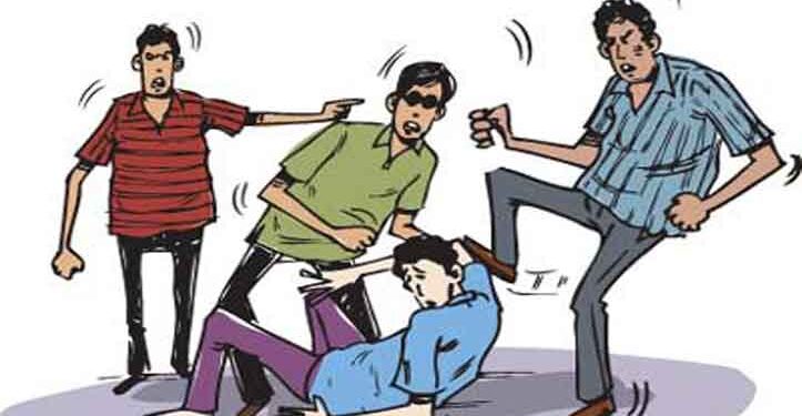 गोंडपिपरीत सरपंचाला तहसील परिसरात युवकांनी दिला चोप