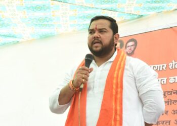 वेकोलीच्या कोळसा वाहतुकी करीता होत असलेल्या रस्त्या विरुद्ध शिवसेनेची हायकोर्टात धाव