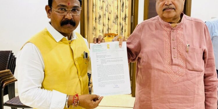 भंडारा येथील अशोक लेलँड कंपनीचे पुनरुज्जीवन करण्यासाठी पुढाकार घ्या.
