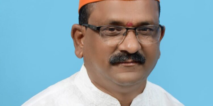 खाजगी कंपनीत कामास लागणारे ऑपरेटरांना वेकोलिव्दारे प्रशिक्षण द्या – डॉ. अंकुश आगलावे