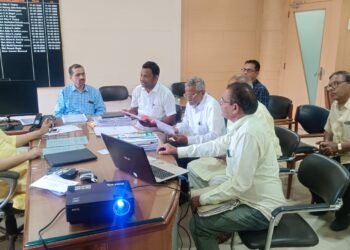 अजय कंकडालवार यांनी घेतली आदिवासी विकास महामंडळाचे व्यवस्थापकाची भेट