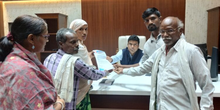 डोणी गावाचे सर्व महसूली दस्ताऐवजासह सर्व योजनांचा लाभ मूल तालुक्यातून द्यावा – ॲड पारोमीता गोस्वामी