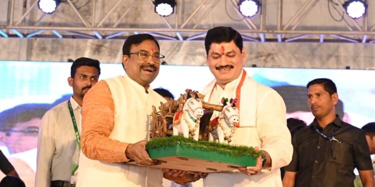 सुधीरभाऊंसारखा धडाडीचा लोकनेता बघितला नाही : कृषीमंत्री धनंजय मुंडे