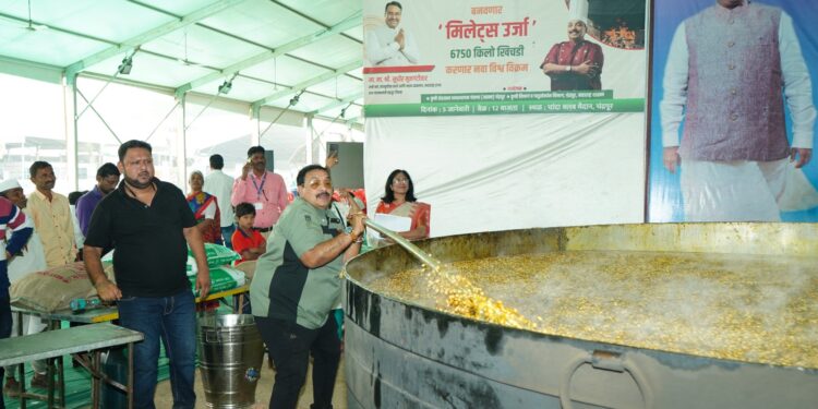 ना. सुधीर मुनगंटीवार यांच्या संकल्पनेतून चंद्रपुरात झाला विश्वविक्रम!