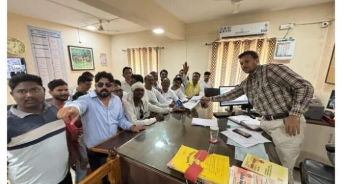 क्रांतीसुर्य महात्मा फुलेंच्या पुतळ्याची विटंबना करणाऱ्या समाजकंटकांना अटक करा