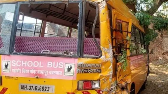 लग्नाचा स्वागत समारंभ आटोपून परतताना बस-ट्रकचा भीषण अपघात; चार ठार, सहा जखमी