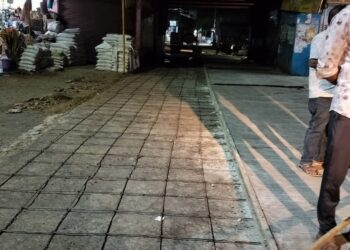 सुस्थितीत असलेल्या मार्गावर पुन्हा टाकला जातोय काँक्रीटचा थर