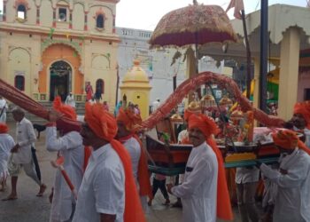 औरंगजेब महान राजा होता. त्याच्या राज्यात भारतात सुवर्णकाळ होता.