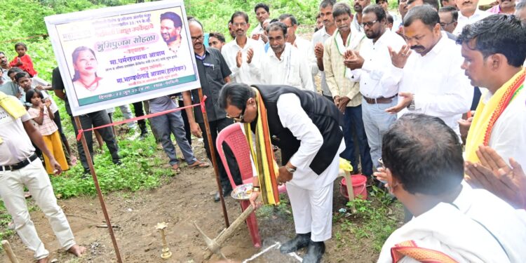 पेरमिली परिसरात विजेचा लपंडाव थांबणार;उपकेंद्राचे मंत्री डॉ.धर्मराव बाबा आत्राम यांच्याहस्ते भूमिपूजन