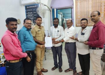 पत्रकार संजय पडोळे यांना जीवे मारण्याची धमकी देणाऱ्या नेत्याला अटक करा.