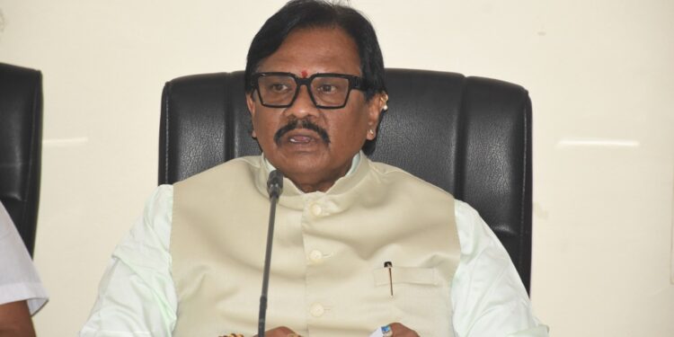 गडचिरोली जिल्ह्यातील अतिवृष्टीच्या पार्श्वभूमीवर जिल्हा प्रशासन, पोलिस, आपत्तीव्यवस्थापन यंत्रणेने सतर्क रहावे