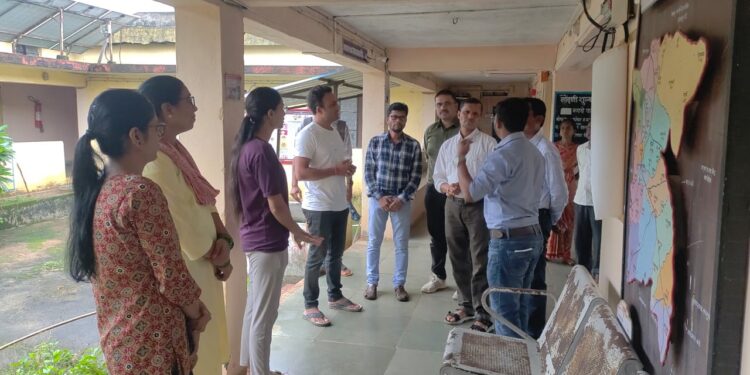 अप्पर जिल्हाधिकारी विजय भाकरे यांची तोडसा प्राथ.आरोग्य केंद्राला भेट;आरोग्य व्यवस्थेची केली पाहणी