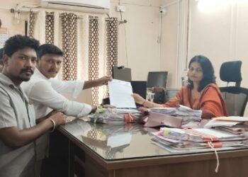 अतिवृष्टीमुळे झालेल्या नुकसानीचे पंचनामे करून सरसकट मदत द्या.