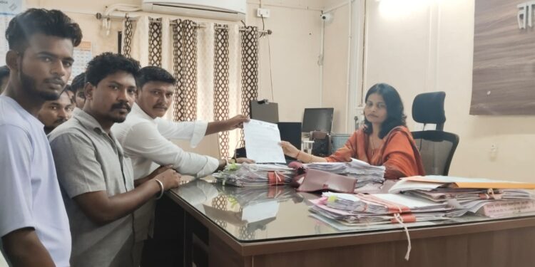 अतिवृष्टीमुळे झालेल्या नुकसानीचे पंचनामे करून सरसकट मदत द्या.