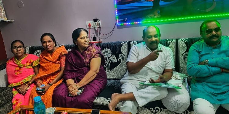 महावितरणच्या अनधिकृत रोहित्रामुळे अंगणवाडीतील विद्यार्थ्यांना धोका: भाजप नगरसेविकांचा तीव्र विरोध