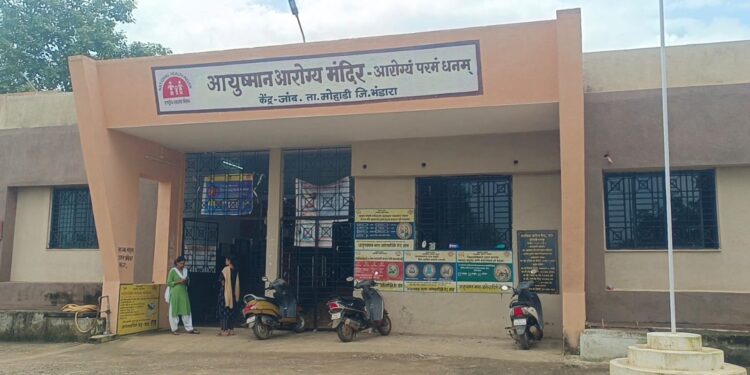 भंडारा जिल्ह्यातील आरोग्य केंद्राची दयनीय अवस्था: प्रशासनाचे दुर्लक्ष, रुग्णांच्या सुरक्षेचा प्रश्न उभा