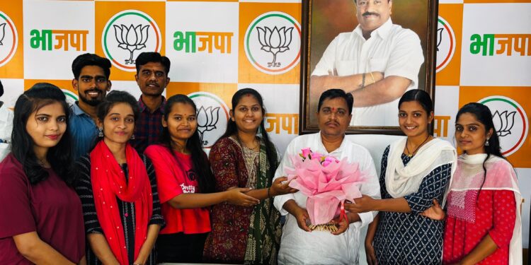 श्रद्धेय अटलबिहारी वाजपेयी जयंतीनिमित्त राजुरा येथे अभिवादन