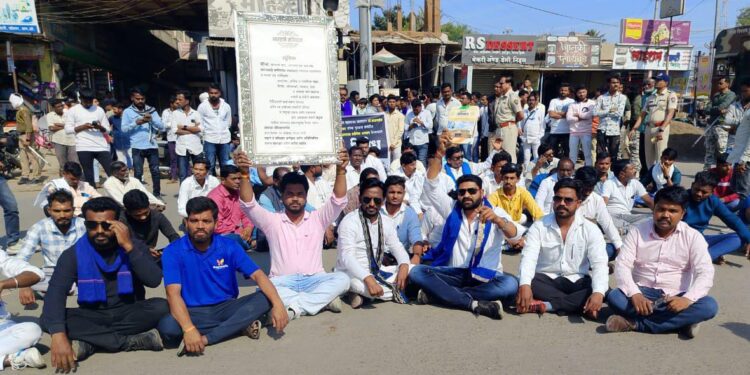 परभणी घटनेचा उमरखेडमध्ये तीव्र निषेध, दोन तास रास्ता रोको आंदोलन