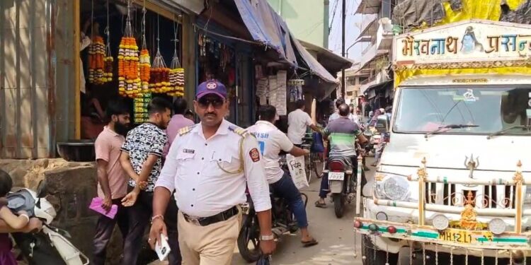 दै. सह्याद्रीचा राखणदार वृत्तपत्राच्या बातमीची दखल; वाहतूक पोलीस ॲक्शन मोडवर