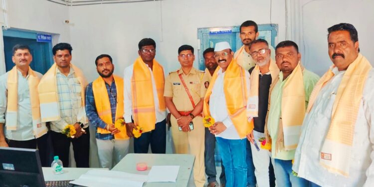 पत्रकार आणि पोलीस: एकाच नाण्याच्या दोन बाजू लोकशाही टिकवण्यासाठी पत्रकारांना पाठबळ द्यावे – पो.नि. कुमारसिंग राठोड