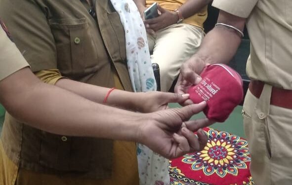 चालक-वाहकांची प्रामाणिकता: हरवलेली पर्स परत मिळवून दिली