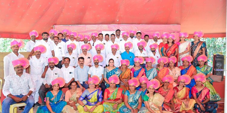 आदर्श विद्यालयाचे माजी विद्यार्थी रमले जुन्या आठवणीत* …